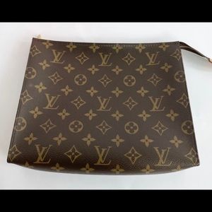 LOUIS VUITTON TOILETRY 26
